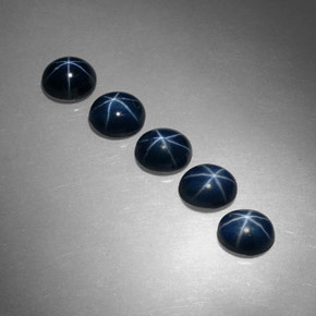 カラットの天然ブルースターサファイア（5.2×4.2 mm・オーバルカット）