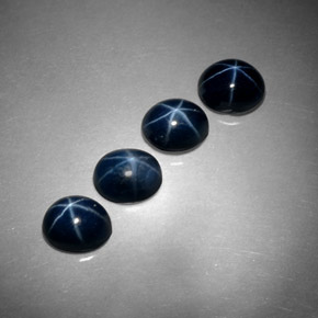 カラットの天然ブルースターサファイア（5.2×4.2 mm・オーバルカット）