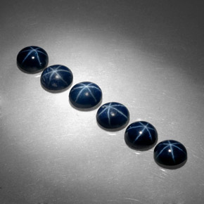 カラットの天然ブルースターサファイア（5.2×4.3 mm・オーバルカット）