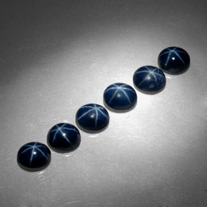 カラットの天然ブルースターサファイア（5.2×4.3 mm・オーバルカット）