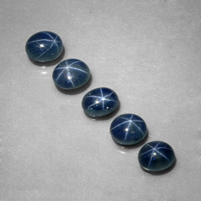 カラットの天然ブルースターサファイア（5.1×4.2 mm・オーバルカット）