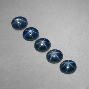カラットの天然ブルースターサファイア（5.2×4.2 mm・オーバルカット）