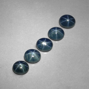 カラットの天然ブルースターサファイア（5.2×4.2 mm・オーバルカット）