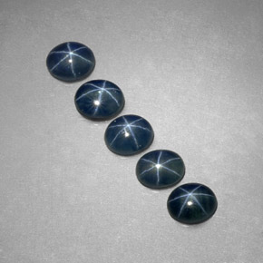 カラットの天然ブルースターサファイア（5.2×4.3 mm・オーバルカット）