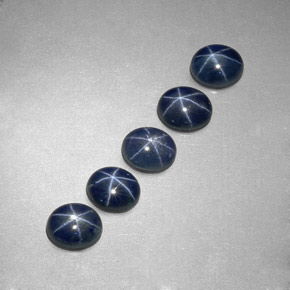 カラットの天然ブルースターサファイア（5.2×4.3 mm・オーバルカット）