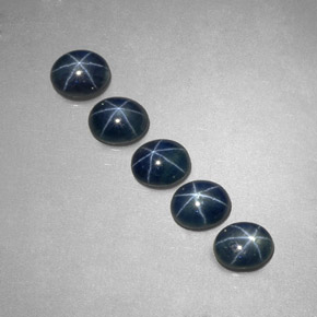 カラットの天然ブルースターサファイア（5.2×4.3 mm・オーバルカット）