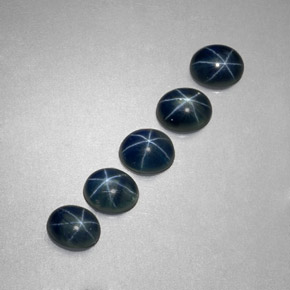 カラットの天然ブルースターサファイア（5.2×4.2 mm・オーバルカット）