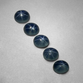 カラットの天然ブルースターサファイア（5.3×4.2 mm・オーバルカット）