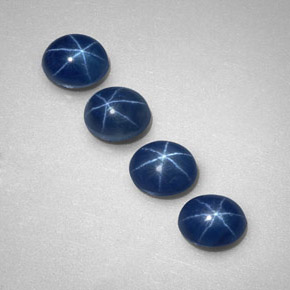カラットの天然ブルースターサファイア（5.2×4.2 mm・透明）