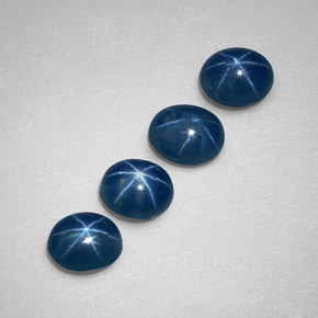 カラットの天然ブルースターサファイア（5.2×4.2 mm・透明）