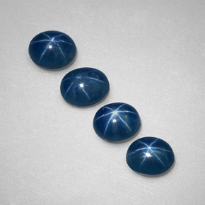 カラットの天然ブルースターサファイア（5.2×4.2 mm・透明）