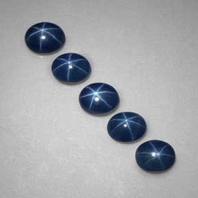 カラットの天然ブルースターサファイア（5.2×4.1 mm・透明）