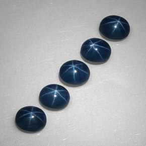 カラットの天然ブルースターサファイア（5.3×4.3 mm・透明）