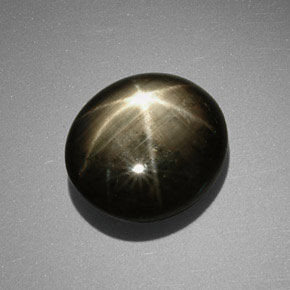 9.85カラットの天然黒スターサファイア（13×11.5 mm・オーバルカット）