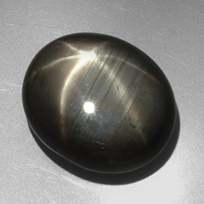 27.29カラットの天然Silver Blackスターサファイア（19.4×16.5 mm・オーバルカット）