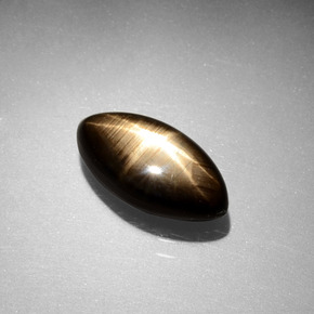 3.55カラットの天然黒スターサファイア（12.3×6.3 mm・マーキス）