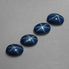 カラットの天然ブルースターサファイア（6.2×4.3 mm・オーバルカット）