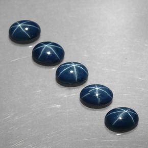 カラットの天然ブルースターサファイア（6.1×4.2 mm・オーバルカット）
