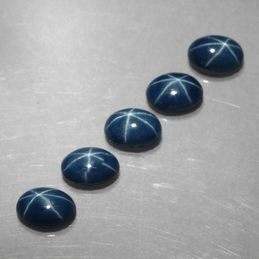 カラットの天然ブルースターサファイア（6.1×4.2 mm・オーバルカット）