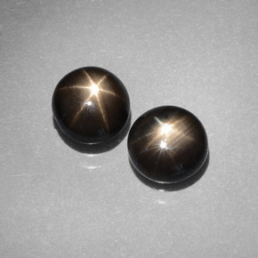 カラットの天然黒スターサファイア（6.37 mm・ラウンドカット）