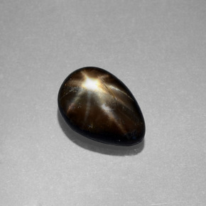 2.34カラットの天然黒スターサファイア（9.4×6.5 mm・洋梨の形）