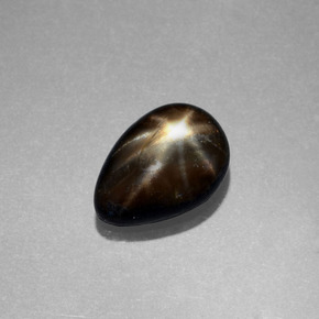 2.34カラットの天然黒スターサファイア（9.4×6.5 mm・洋梨の形）