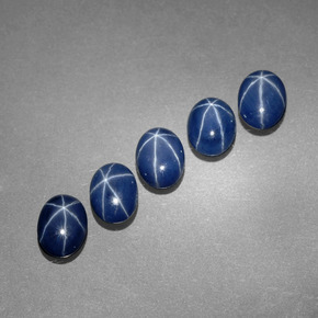 カラットの天然ブルースターサファイア（7×5.1 mm・オーバルカット）