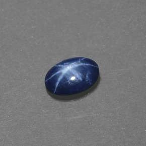 0.50カラットの天然ブルースターサファイア（5.7×4 mm・オーバルカット）