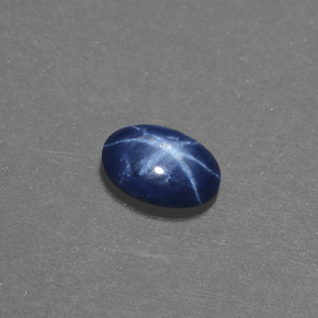 0.50カラットの天然ブルースターサファイア（5.7×4 mm・オーバルカット）