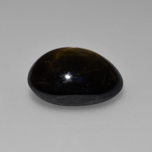 4.65カラットの天然黒スターサファイア（10.6×8.3 mm・オーバルカット）
