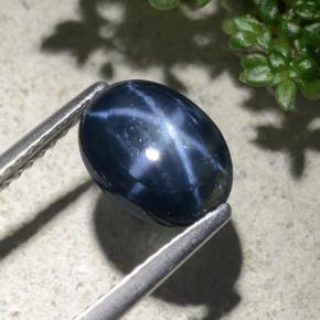 2.14カラットの天然ブルースターサファイア（9.4×7 mm・オーバルカット）