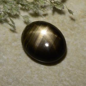 2.37カラットの天然黒スターサファイア（8.8×7.1 mm・オーバルカット）
