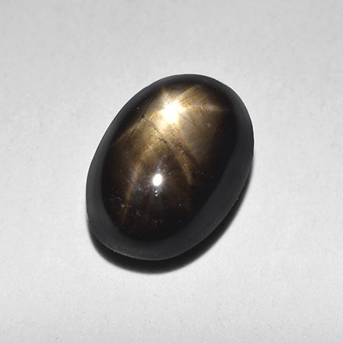 1.87カラットの天然黒スターサファイア（7.7×5.4 mm・オーバルカット）