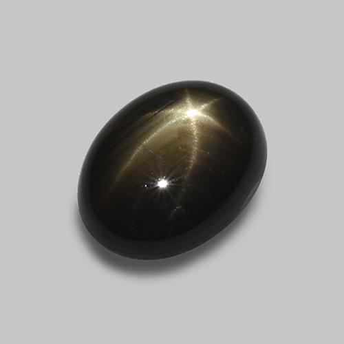 1.62カラットの天然黒スターサファイア（7.7×5.8 mm・オーバルカット）