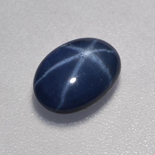 0.96カラットの天然ブルースターサファイア（6.8×5 mm・オーバルカット）
