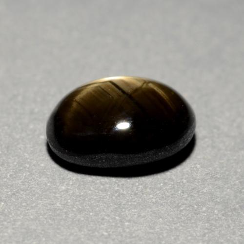 1.16カラットの天然黒スターサファイア（6.8×5.1 mm・オーバルカット）