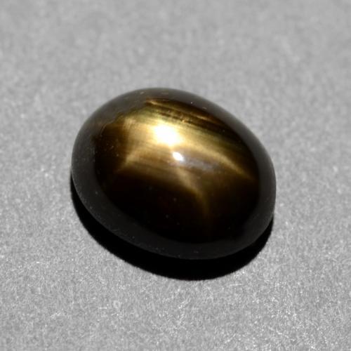 1.31カラットの天然黒スターサファイア（6.7×5.5 mm・オーバルカット）