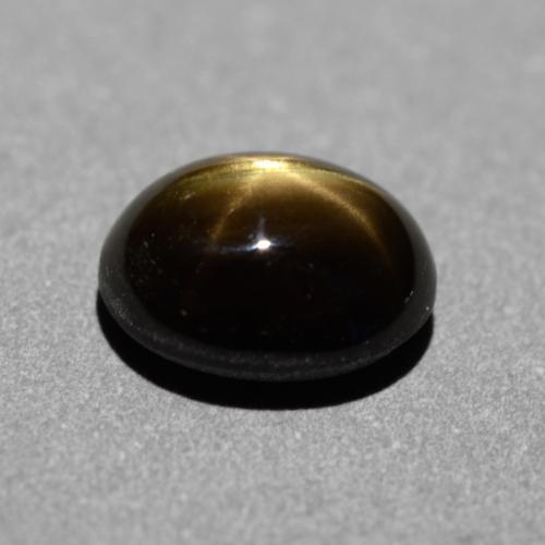 1.31カラットの天然黒スターサファイア（6.7×5.5 mm・オーバルカット）