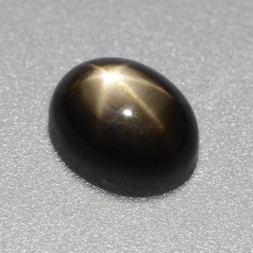 1.49カラットの天然黒スターサファイア（7×5.5 mm・オーバルカット）