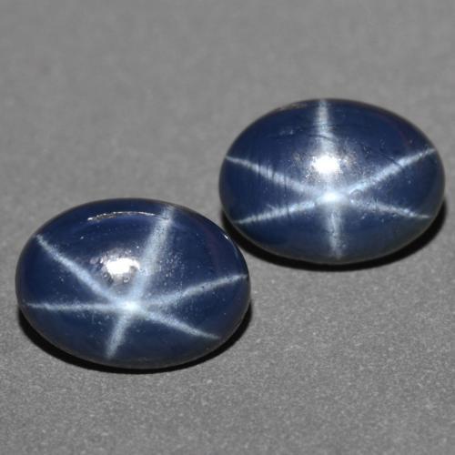2.41カラットの天然ダークブルースターサファイア（7.2×5.2 mm・オーバルカット）
