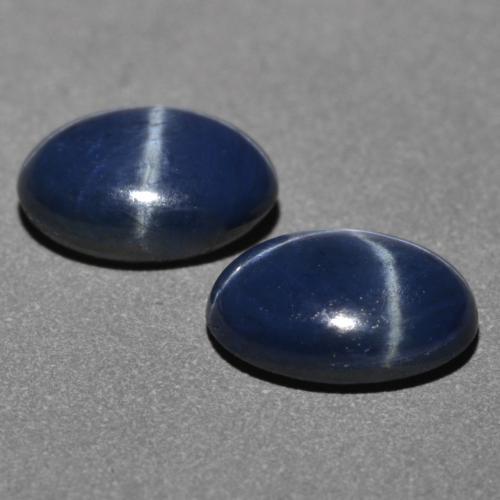2.41カラットの天然ダークブルースターサファイア（7.2×5.2 mm・オーバルカット）