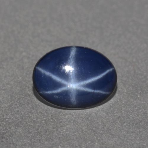 0.89カラットの天然ネイビーブルースターサファイア（6.6×5 mm・オーバルカット）