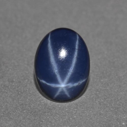 0.89カラットの天然ネイビーブルースターサファイア（6.6×5 mm・オーバルカット）