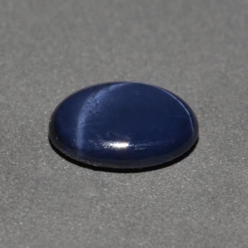 0.90カラットの天然トワイライトブルースターサファイア（7×5.2 mm・オーバルカット）