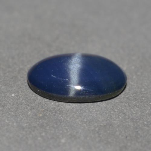 0.72カラットの天然トワイライトブルースターサファイア（6.8×4.9 mm・オーバルカット）