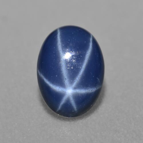 0.89カラットの天然ネイビーブルースターサファイア（6.9×5 mm・オーバルカット）