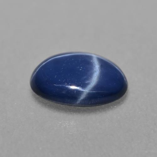 0.89カラットの天然ネイビーブルースターサファイア（6.9×5 mm・オーバルカット）