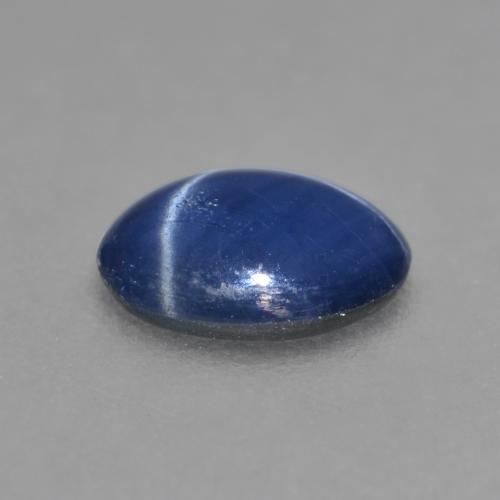 0.88カラットの天然ネイビーブルースターサファイア（6.9×5.2 mm・オーバルカット）