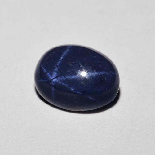 1.90カラットの天然ネイビーブルースターサファイア（8.1×6.1 mm・オーバルカット）