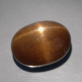 23.68カラットの天然ゴールデンブラウンスターサンストーン（18.8×14.3 mm・オーバルカット）